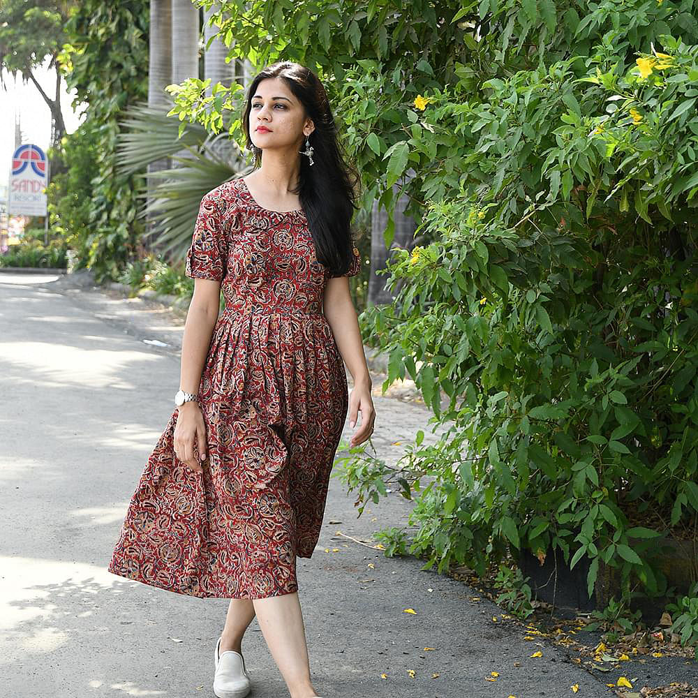 Clothing,Dress,Fashion model,Day dress,Fashion,Brown,Beauty,Yellow,Shoulder,Maroon