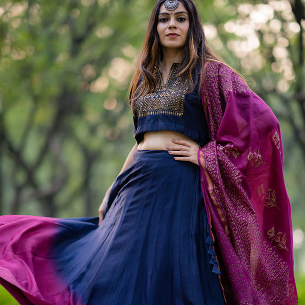 Clothing,Purple,Beauty,Fashion,Sari,Dress,Outerwear,Formal wear,Magenta,Fashion model