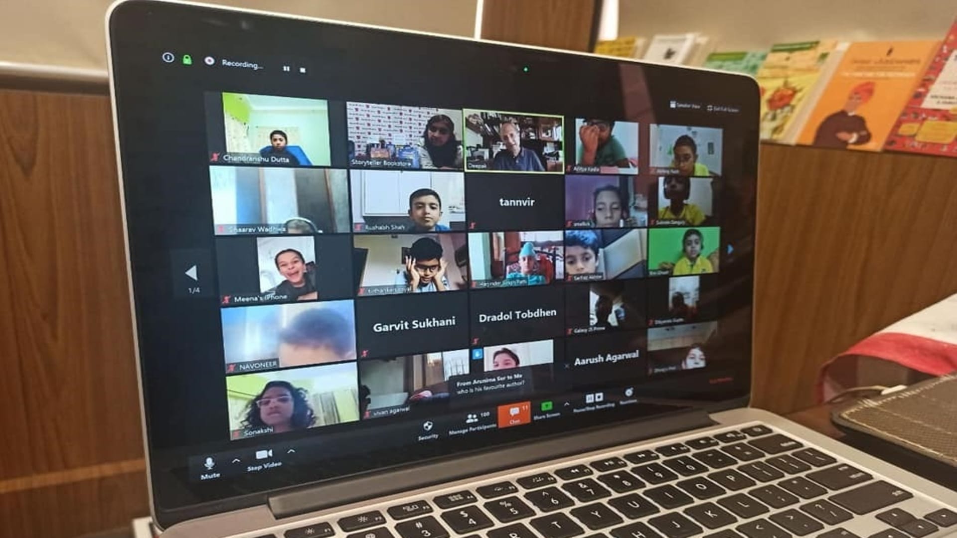 Multimedia,Product,Technology,Screen,Electronic device,Display device,Media,Gadget,Electronics,Computer