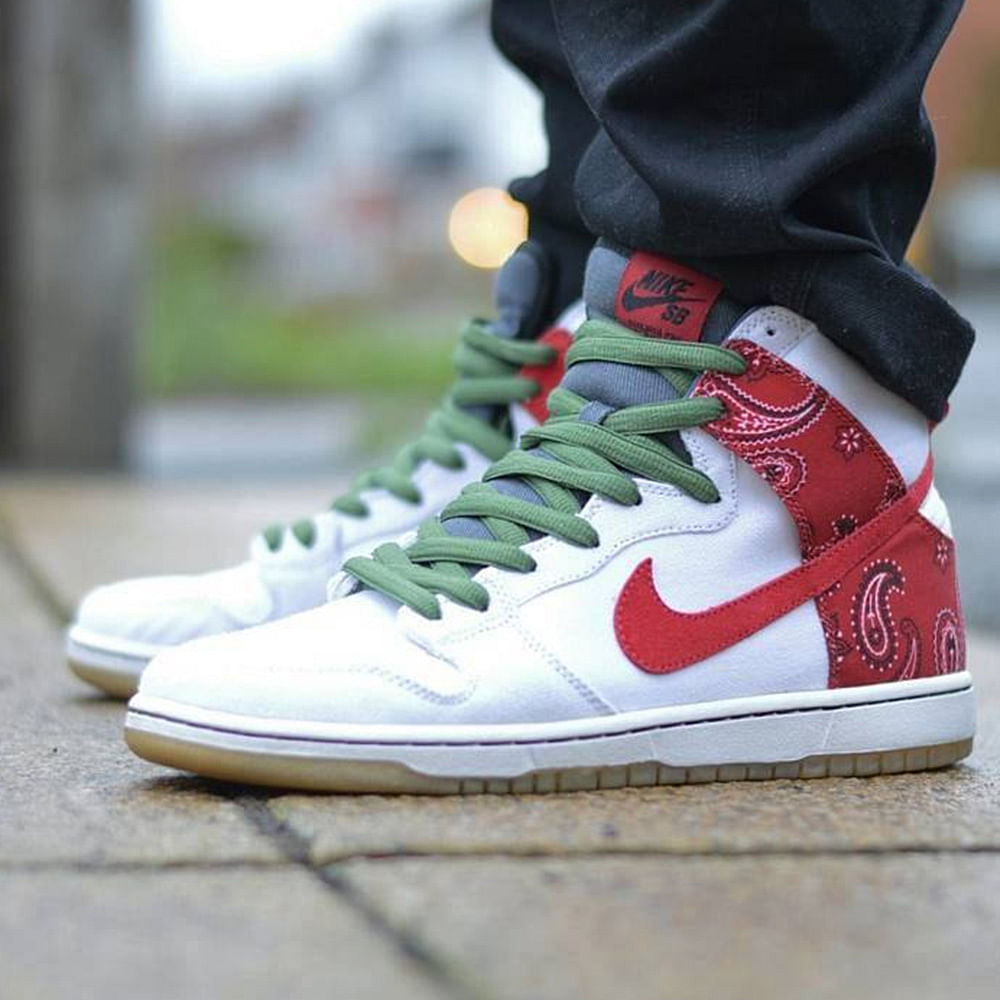 Shoe,Footwear,White,Sneakers,Green,Red,Carmine,Skate shoe,Outdoor shoe,Walking shoe