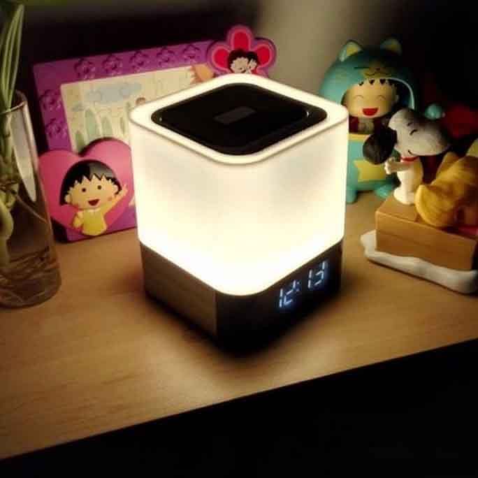 Toaster,Material property,Square,Small appliance,Comfort food,Home appliance