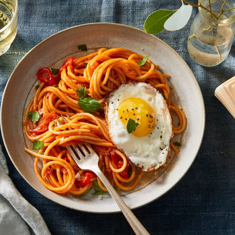 Dish,Food,Cuisine,Ingredient,Bucatini,Spaghetti,Fried egg,Produce,Italian food,Carbonara