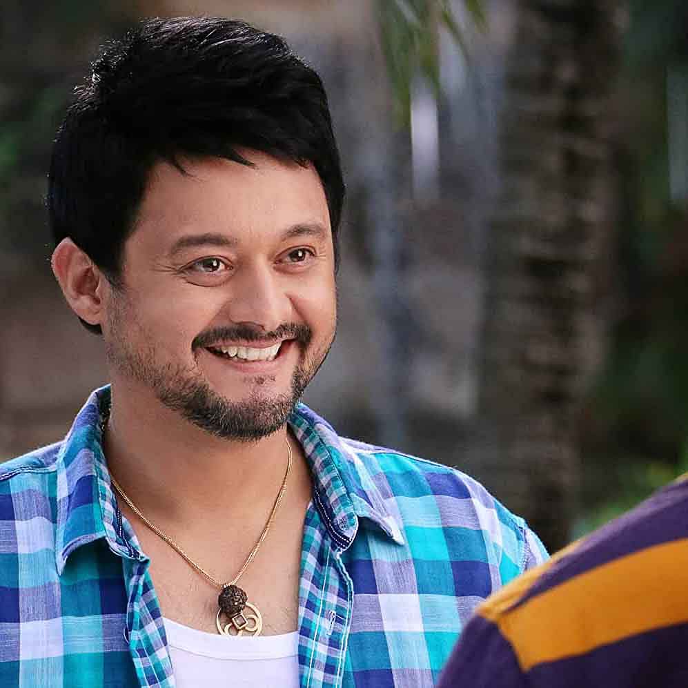 Hair,Face,Facial expression,Facial hair,Moustache,Beard,Chin,Smile,Forehead,Cool