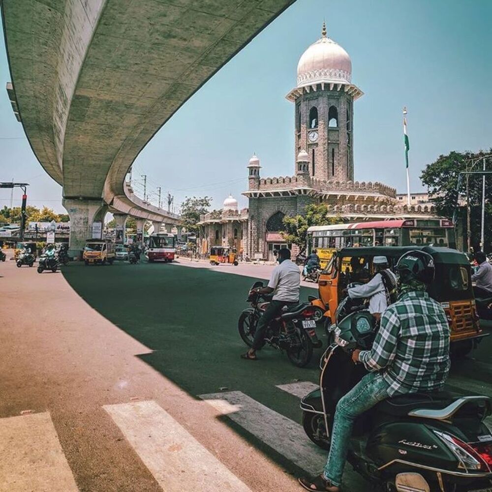 Architecture,Vehicle,Arch,Tree,Tourism,Car,City,Building