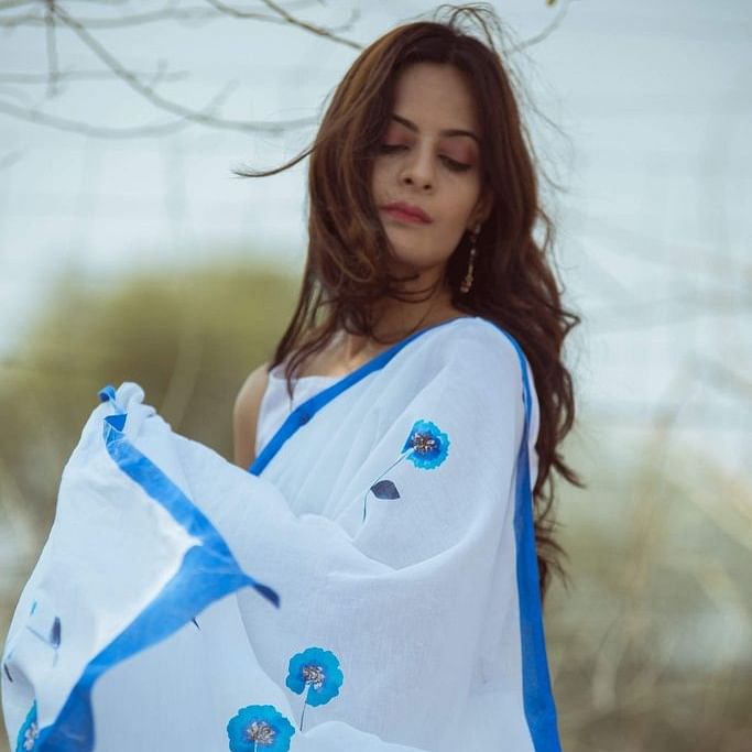 White,Blue,Clothing,Product,Beauty,Turquoise,T-shirt,Sleeve,Lip,Textile