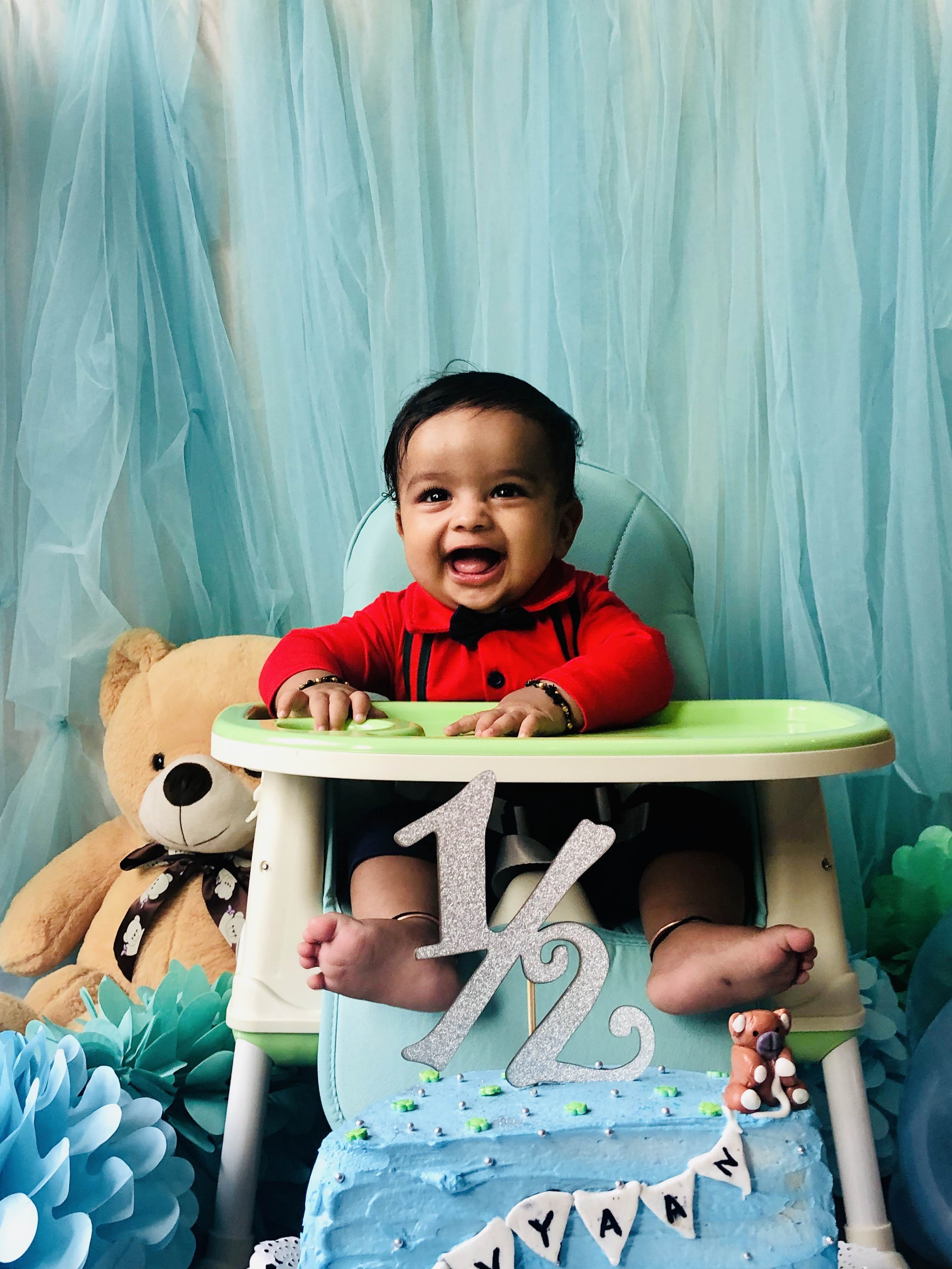 Child,Green,Toddler,Baby,Sitting,Smile,Room,Happy,Photography,Vacation