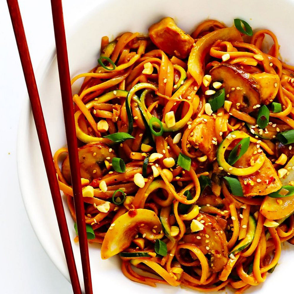 Dish,Food,Cuisine,Noodle,Chinese noodles,Chow mein,Fried noodles,Lo mein,Ingredient,Hot dry noodles