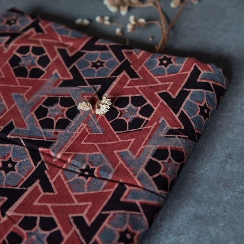 Orange,Brown,Pattern,Design,Material property,Fashion accessory,Textile,Rectangle,Triangle,Jewellery