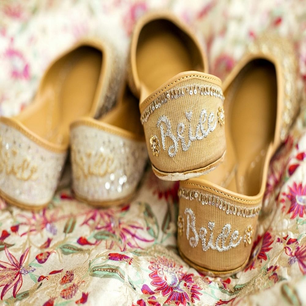 Footwear,Shoe,Pink,Font,Beige,Peach,Slipper,Dress shoe