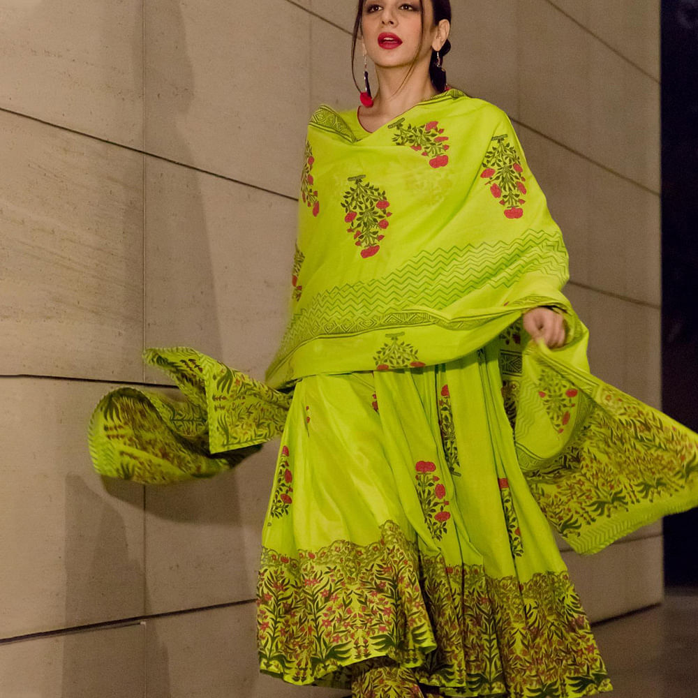 Clothing,Yellow,Green,Sari,Fashion design,Silk,Textile,Formal wear,Sleeve,Tradition