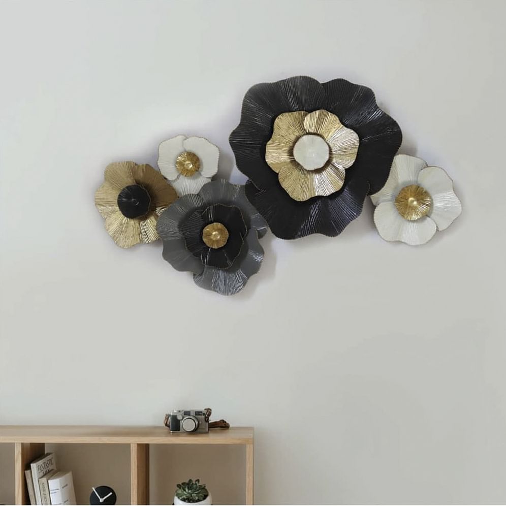 White,Room,Flower,Ceiling,Plant,Beige,Furniture,Metal