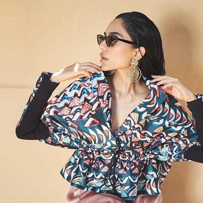 Clothing,Shoulder,Fashion model,Blue,Eyewear,Outerwear,Sleeve,Photo shoot,Joint,Fashion
