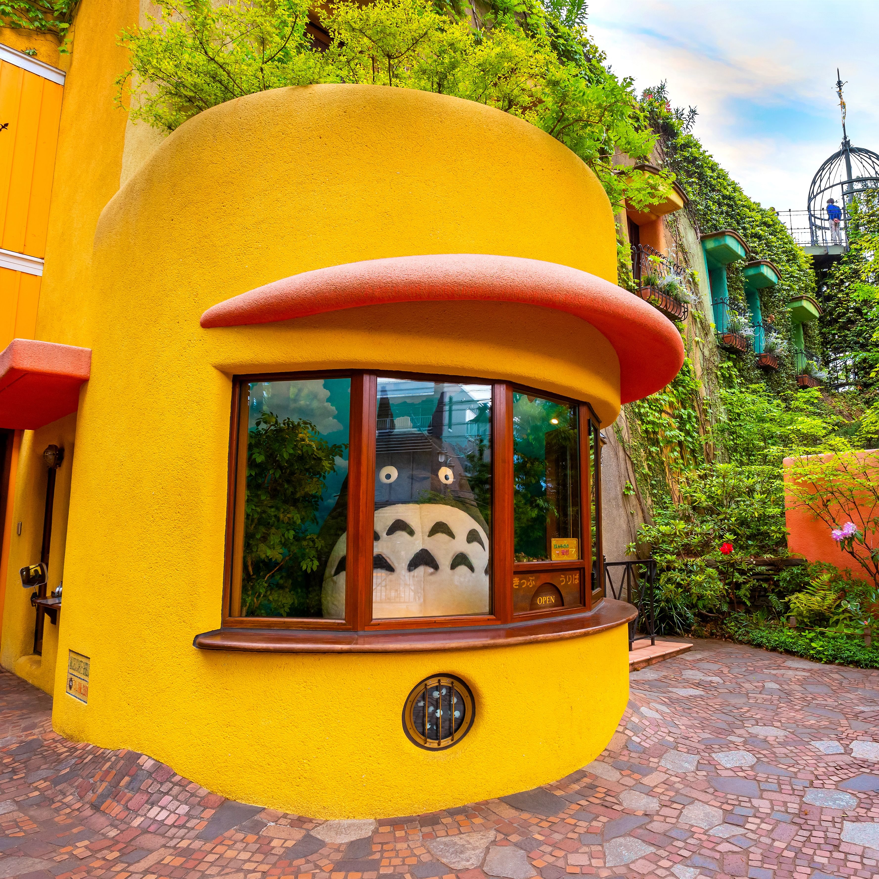 Yellow,Transport,Architecture,Photography,Vehicle,House,Building,Plant,Fisheye lens,Facade