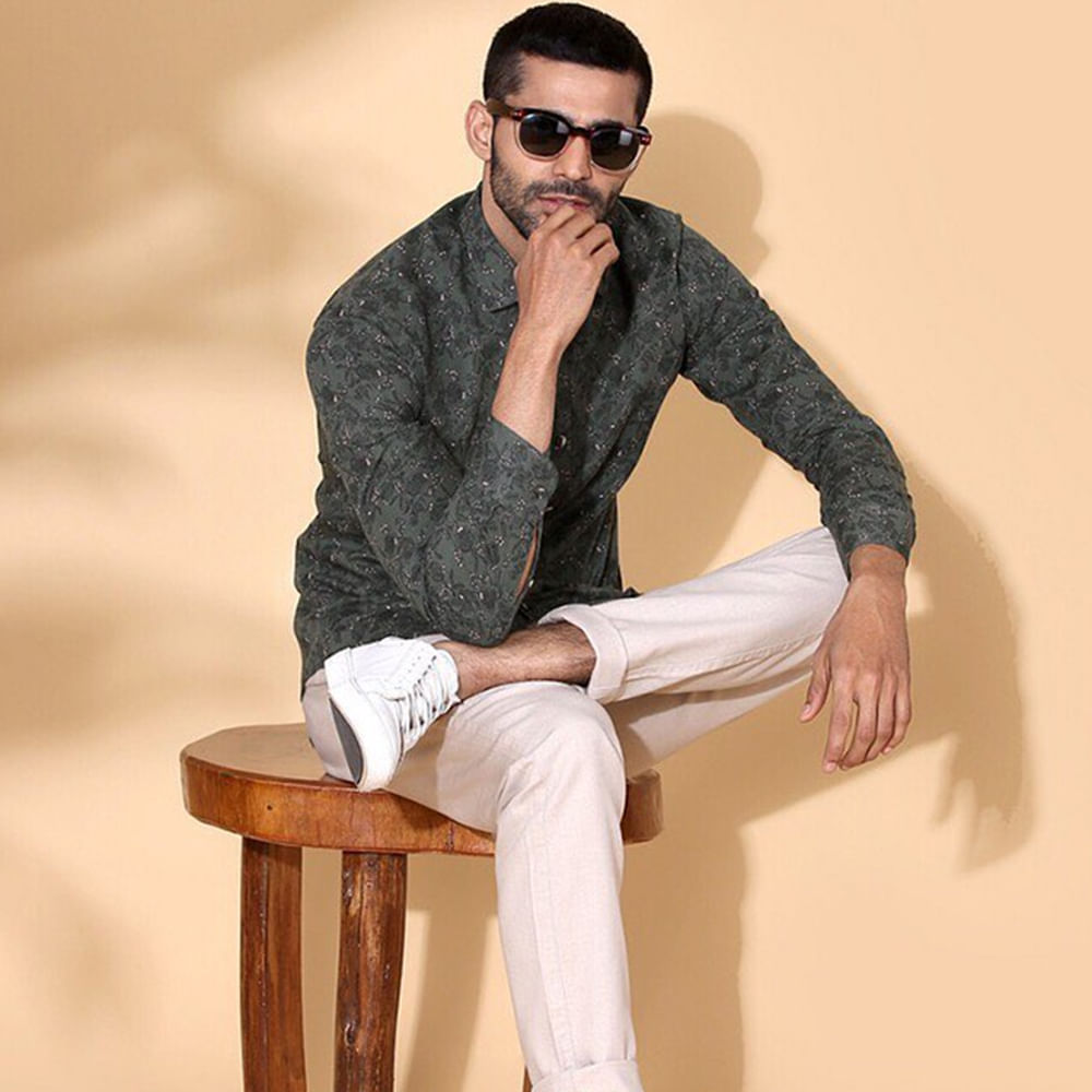 Clothing,Sitting,Eyewear,Suit,Fashion,Outerwear,Fashion model,Dress shirt,Cool,Leg