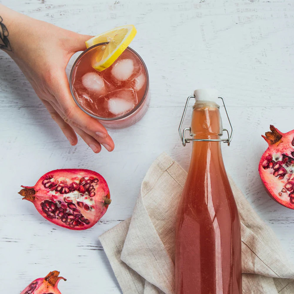 Pomegranate,Food,Nail,Finger,Peach,Hand,Flesh,Cuisine,Ingredient,Drink