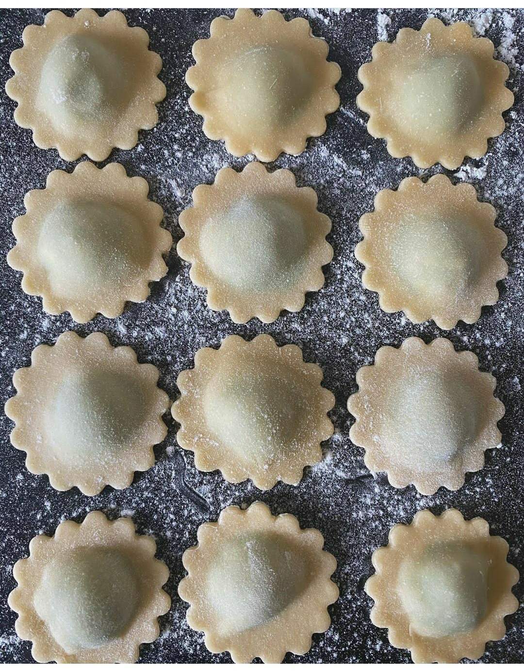 Dish,Food,Mince pie,Cuisine,Baking,Ingredient,Agnolotti,Baked goods,Dessert,Ravioli