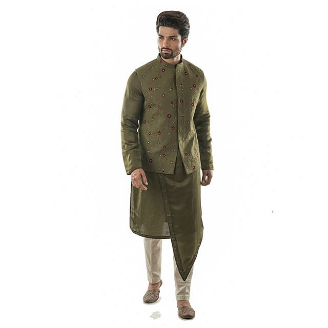 Clothing,Suit,Khaki,Standing,Outerwear,Overcoat,Fashion,Uniform,Beige,Coat
