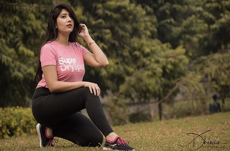 People in nature,Sitting,Pink,Green,Beauty,Grass,Sportswear,Photo shoot,Tree,Photography