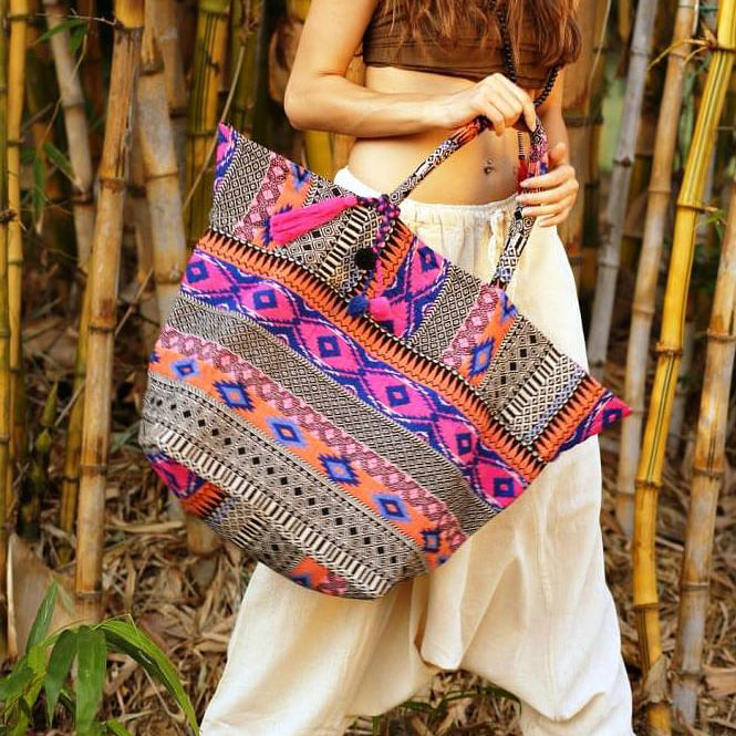 Bag,Shoulder,Handbag,Clothing,Crochet,Shoulder bag,Fashion accessory,Joint,Tote bag,Hobo bag