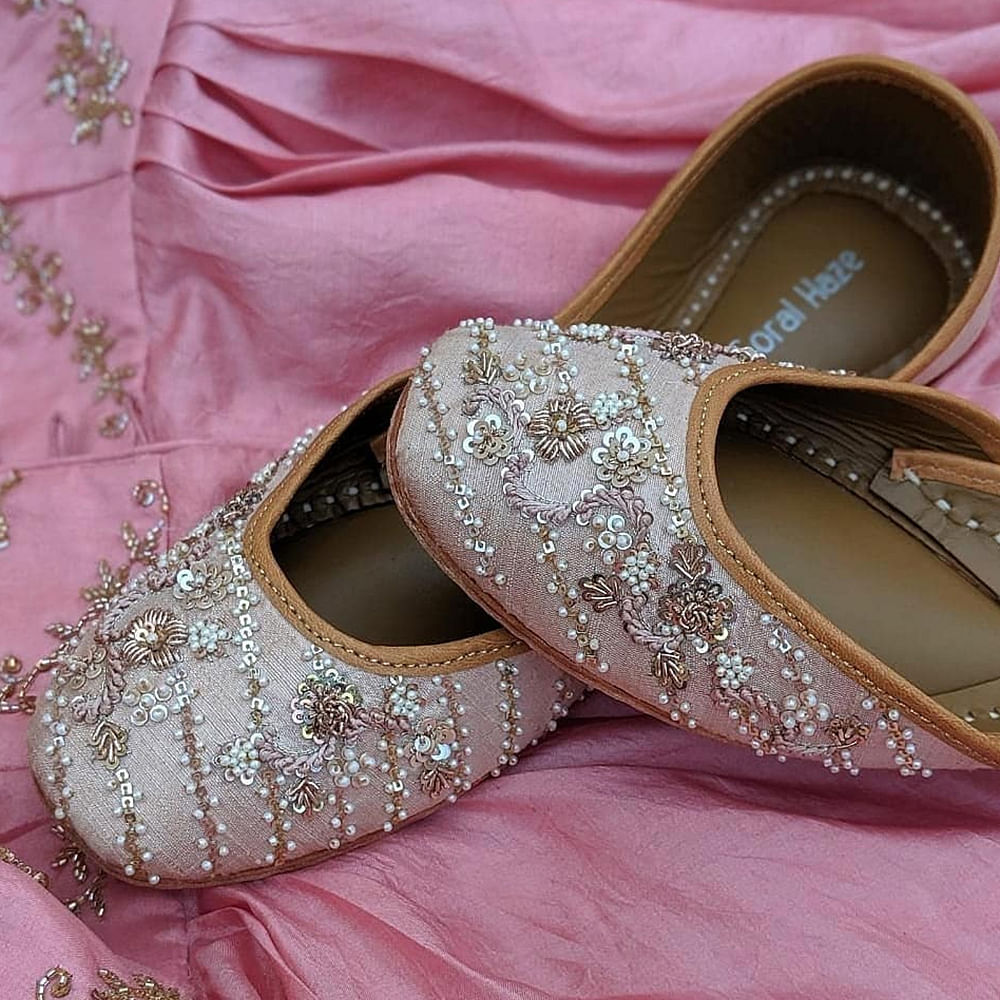 Footwear,Pink,Shoe,Ballet flat,Glitter,Bridal accessory,Bridal shoe,Fashion accessory,Embellishment,Beige