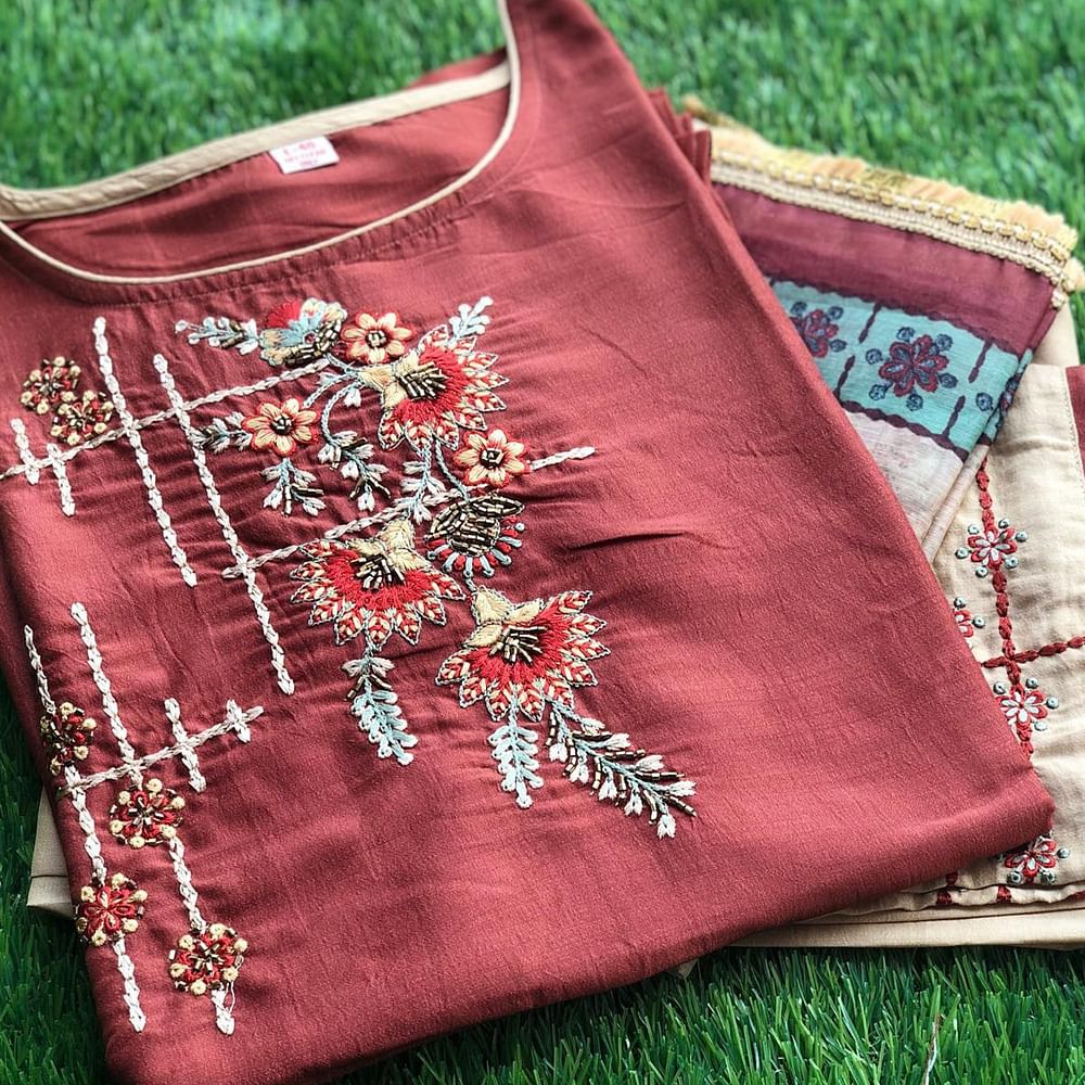 Clothing,Red,Maroon,Needlework,Textile,Pattern,Embroidery,Outerwear,Pattern,Woven fabric