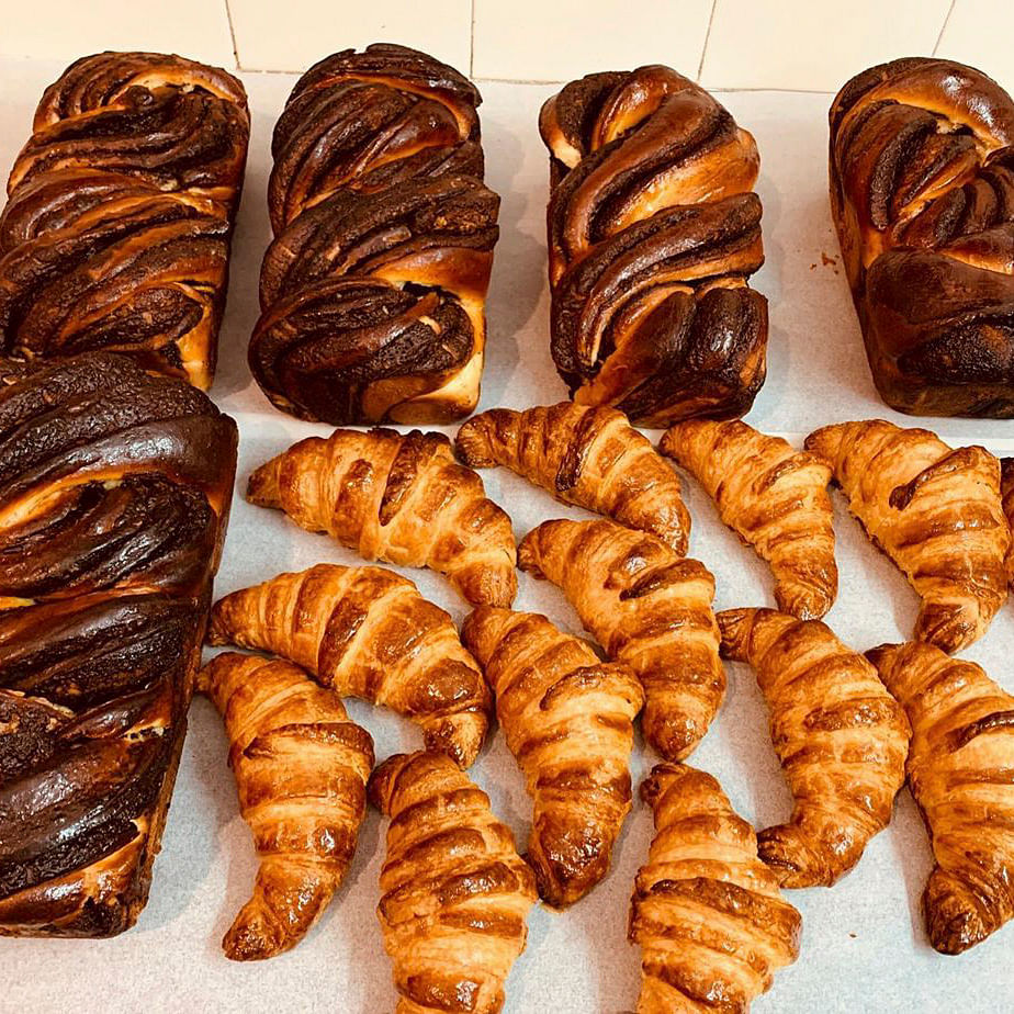 Croissant,Food,Viennoiserie,Baked goods,Cuisine,Dish,Rugelach,Bread,Ingredient,Staple food