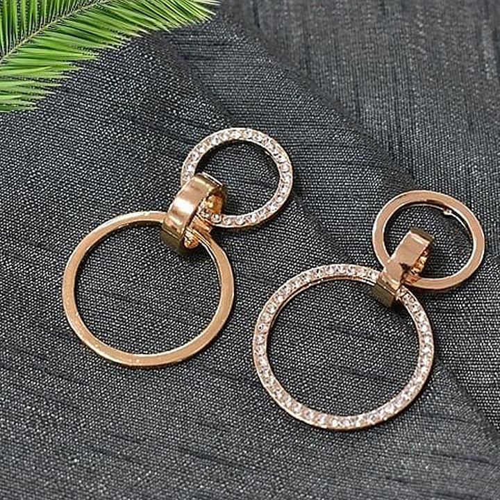 Fashion accessory,Jewellery,Copper,Metal,Earrings,Brass,Circle,Finger,Body jewelry,Silver