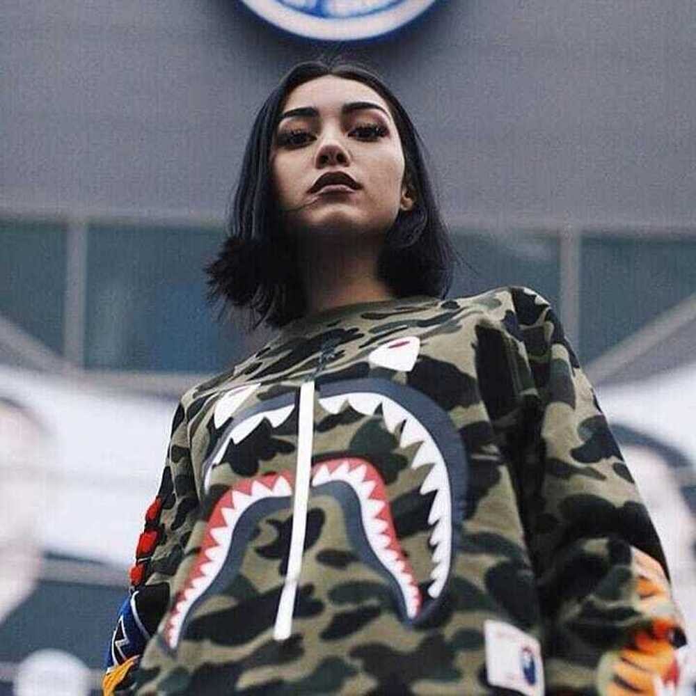 Fashion,Street fashion,Cool,Camouflage,Photography,T-shirt,Long hair,Model,Photo shoot,Sportswear