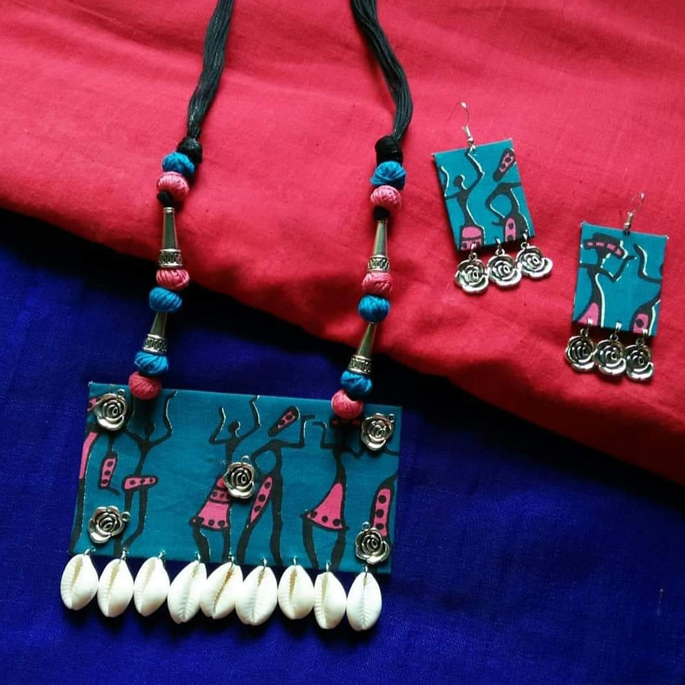 Blue,Turquoise,Fashion accessory,Turquoise,Jewellery,Body jewelry,Earrings,Material property,Necklace,Gemstone