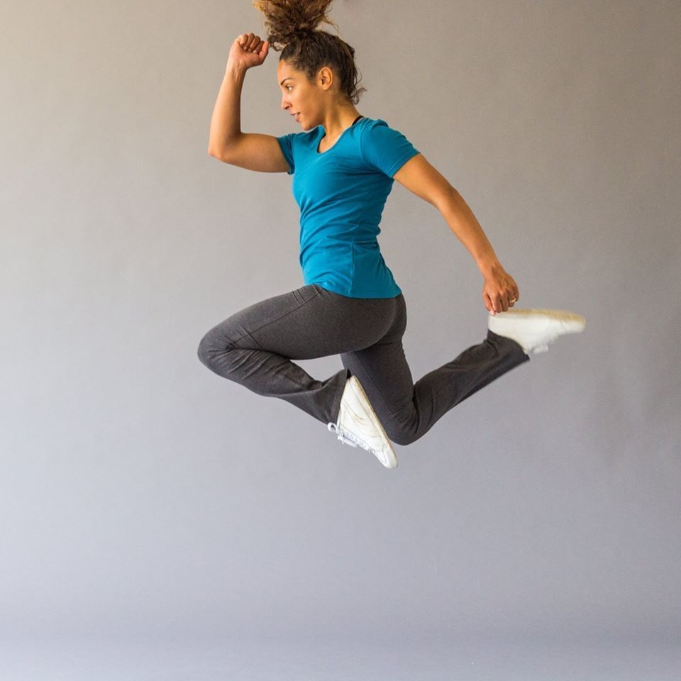 Standing,Jumping,Leg,Joint,Arm,Knee,Sportswear,Shoulder,Balance,Thigh