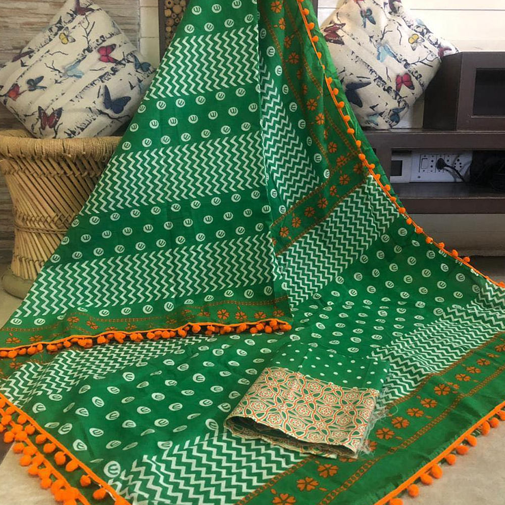 Green,Pattern,Crochet,Textile,Design,Pattern,Knitting,Linens,Interior design,Christmas tree