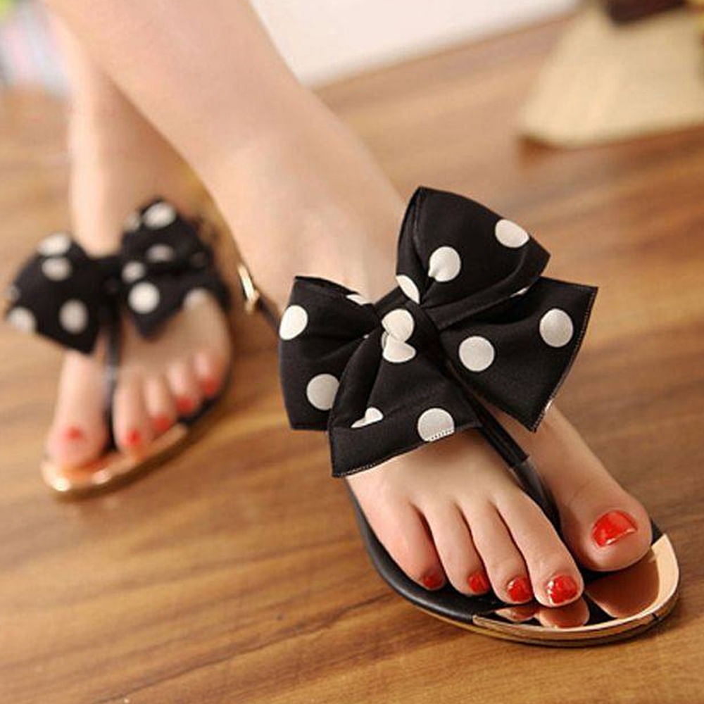 Footwear,Black,Toe,Leg,Slipper,Finger,Foot,Nail,Ankle,Pattern