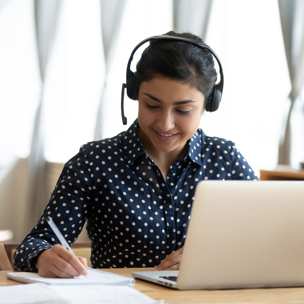 Job,White-collar worker,Learning,Employment,Design,Desk,Office,Sitting,Typing,Electronic device