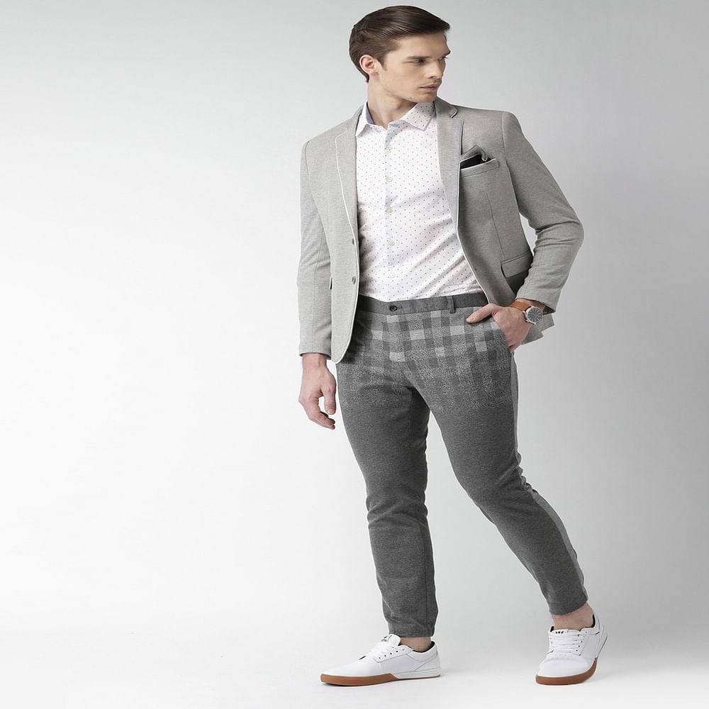 Clothing,White,Outerwear,Blazer,Suit,Standing,Jacket,Pocket,Formal wear,Neck