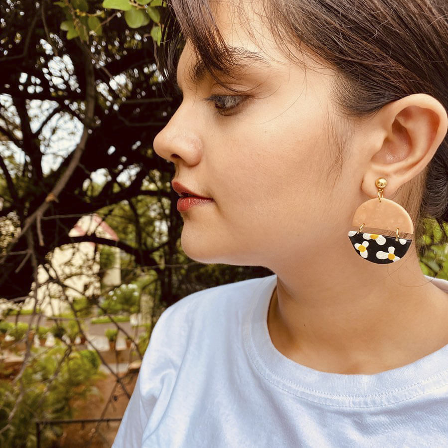 Hair,Ear,Face,Earrings,Nose,Beauty,Head,Neck,Hairstyle,Chin