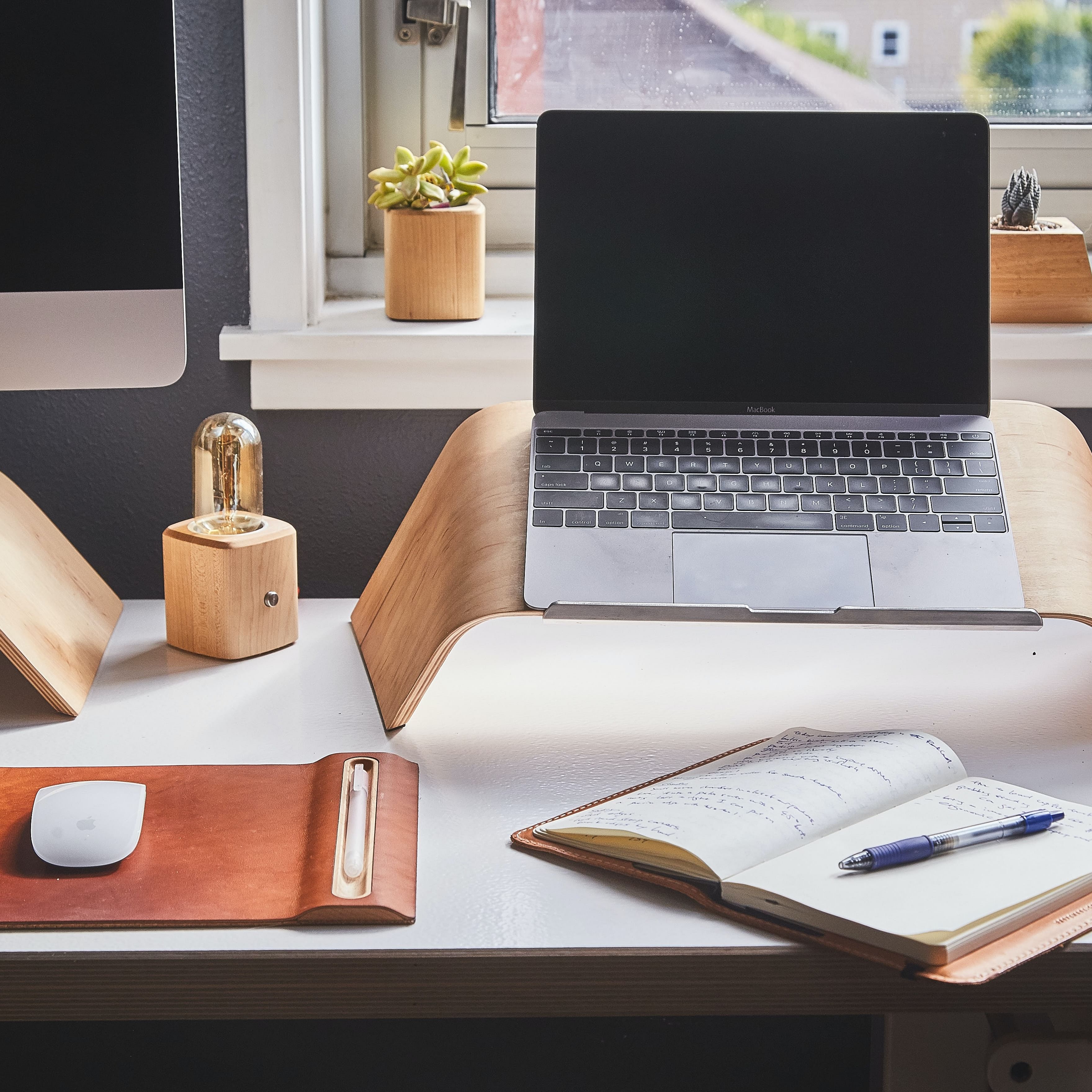 Desk,Furniture,Computer desk,Product,Table,Office,Interior design,Coffee table,Shelf,Room