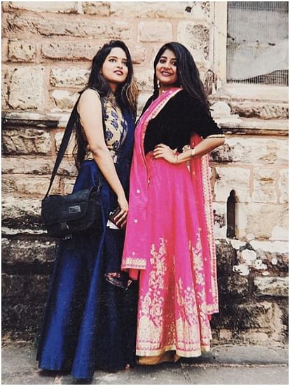 Clothing,Pink,Formal wear,Dress,Fashion,Sari,Fashion design,Smile,Cool,Textile