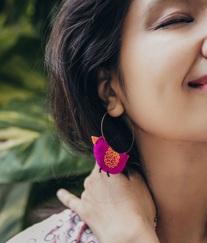 Hair,Lip,Nose,Skin,Beauty,Pink,Cheek,Chin,Fashion accessory,Neck