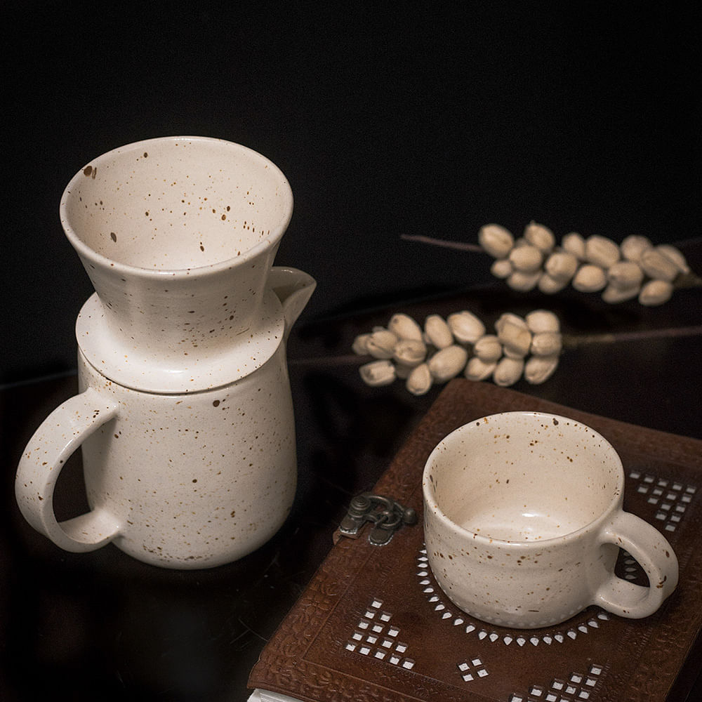 Cup,Cup,Coffee cup,Still life photography,Still life,Tableware,Serveware,Drinkware,Saucer,Ceramic