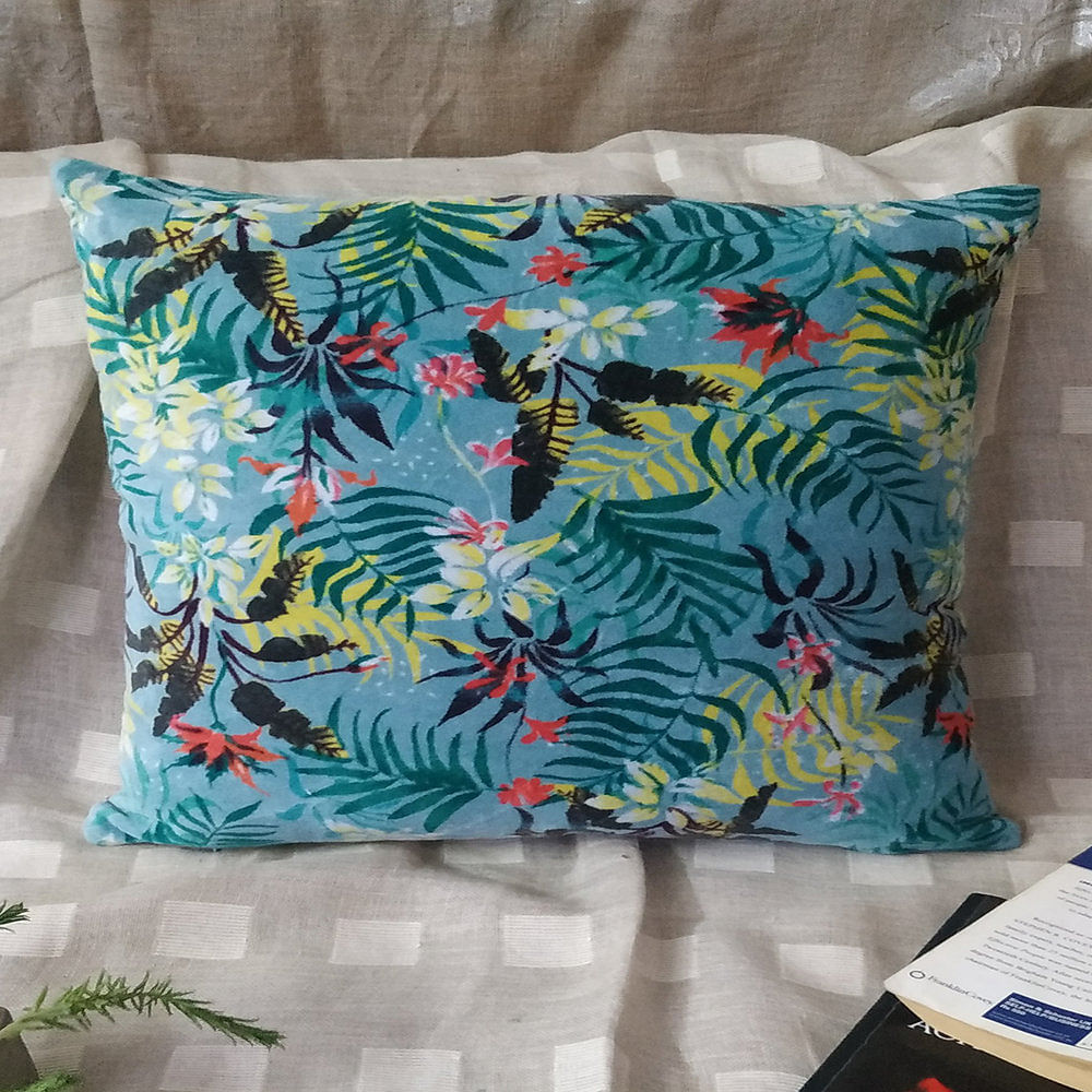 Pillow,Throw pillow,Cushion,Blue,Aqua,Turquoise,Furniture,Textile,Linens,Bedding