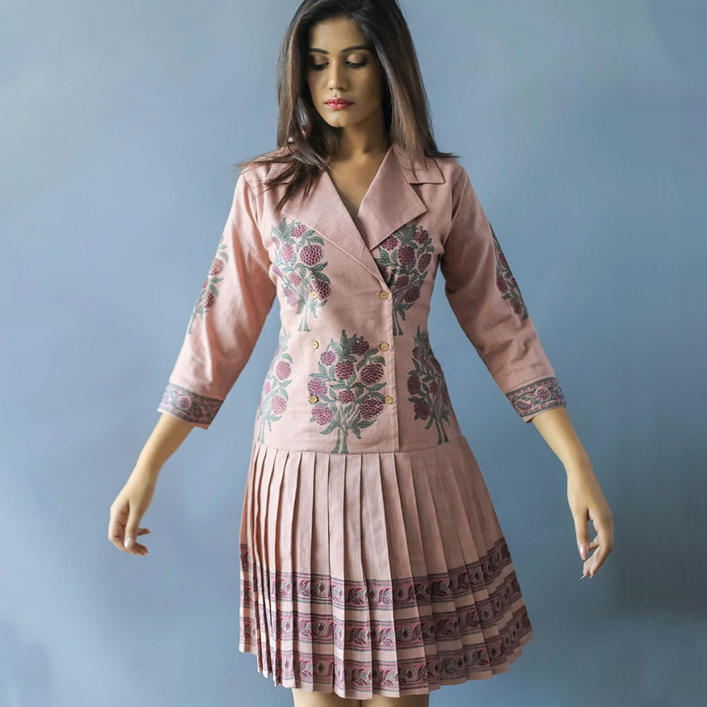 Clothing,Fashion model,Sleeve,Dress,Day dress,Pink,Waist,Fashion,Fashion design,Pattern