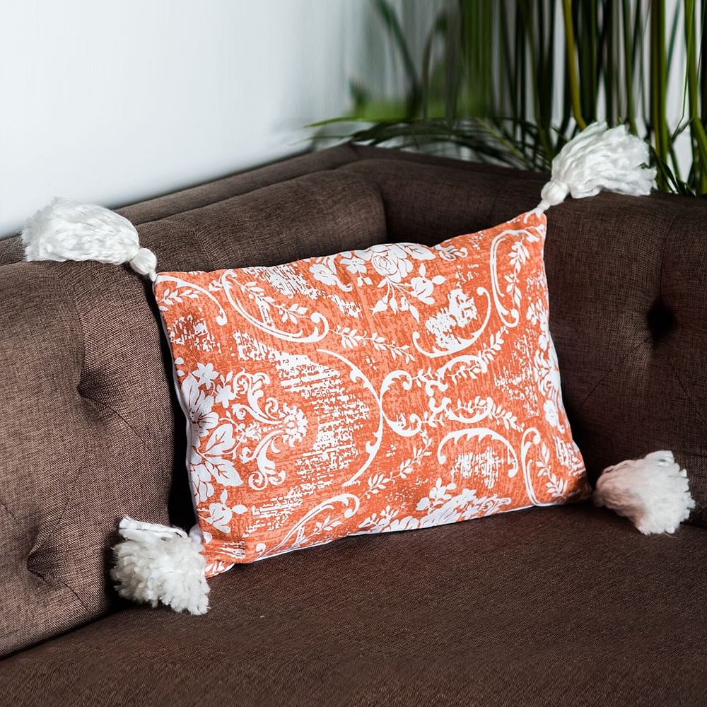 Pillow,Cushion,Bedding,Throw pillow,Furniture,Brown,Fur,Textile,Linens,Room