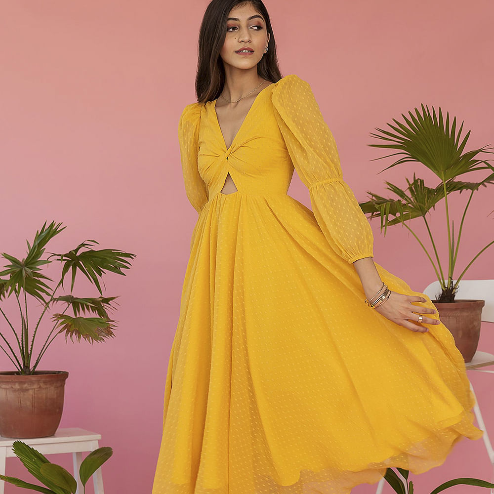 Clothing,Yellow,Dress,Fashion model,Fashion,Shoulder,Formal wear,Neck,Pink,A-line