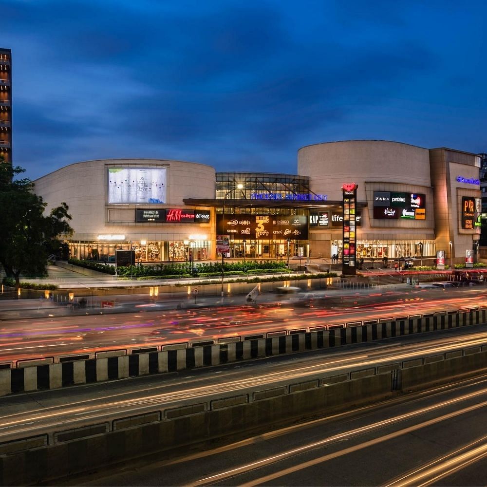 Metropolitan area,Building,Night,Architecture,Urban area,Landmark,Mixed-use,Sky,City,Transport