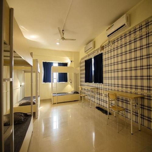 Room,Interior design,Property,Building,Floor,Ceiling,Architecture,Lighting,Wall,Furniture