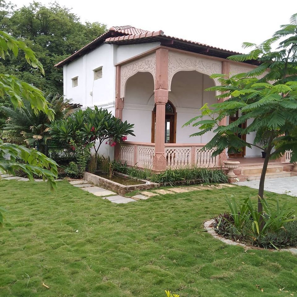 Property,House,Home,Building,Real estate,Yard,Grass,Backyard,Land lot,Hacienda