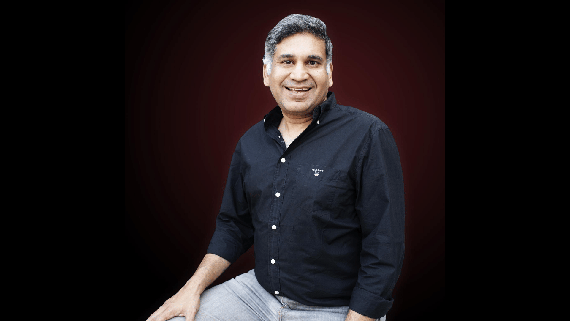 Cheek,Portrait,Photography,Dress shirt,White-collar worker,Outerwear,Muscle,Smile,Portrait photography,Flash photography