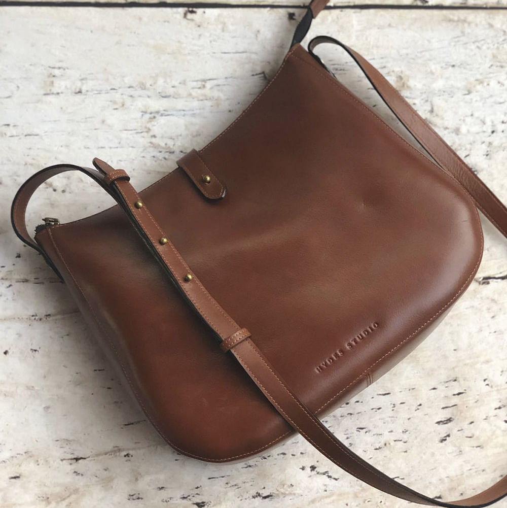 Bag,Leather,Handbag,Brown,Tan,Fashion accessory,Mail bag,Satchel,Messenger bag,Luggage and bags