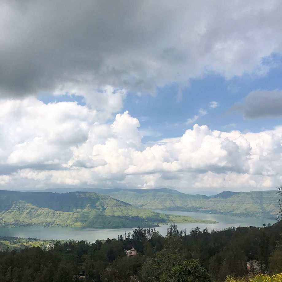 Sky,Cloud,Highland,Mountainous landforms,Nature,Mountain,Natural landscape,Hill,Hill station,Atmospheric phenomenon