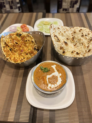 Dish,Food,Cuisine,Naan,Ingredient,Produce,Chapati,Indian cuisine,Dip,Paratha